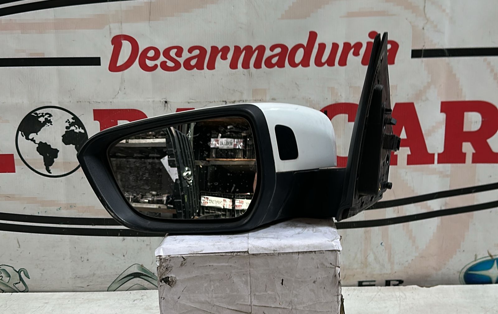 Retrovisor izquierdo con detalle Chevrolet Onix II 1.0 AUTOMÁTICO 2021